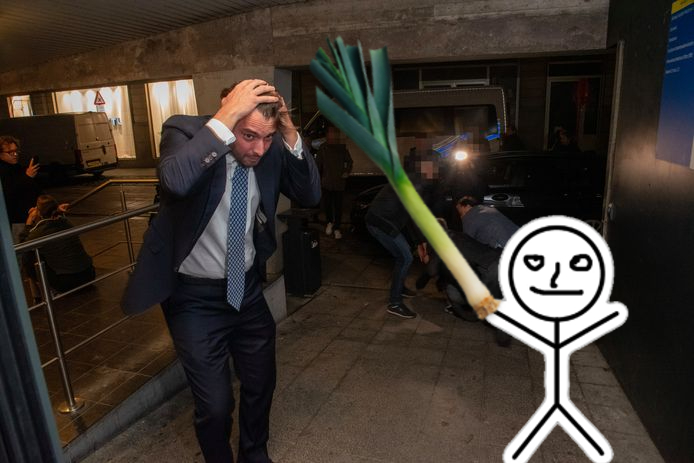 Baudet die geslagen wordt door een prei